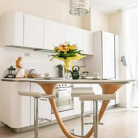 Your Glamour House In Cola Di Rienzo, Near Vatican Apartman